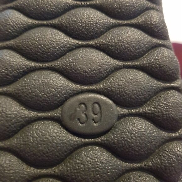 BJ booties with fuzzy lining, fit 7- 7 1/2 ladies best - Picture 4 of 4